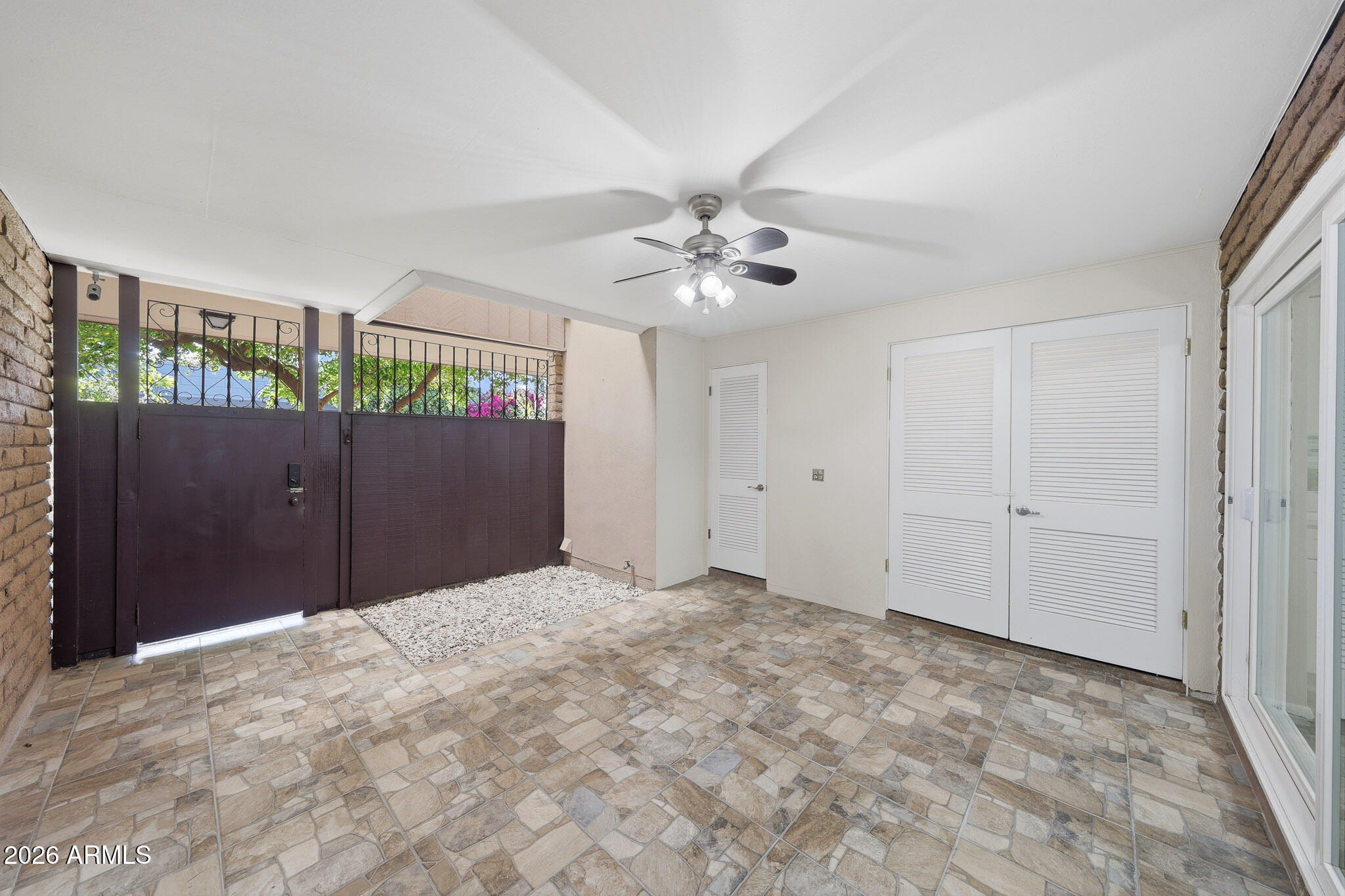 10 W NORTHERN Avenue 2