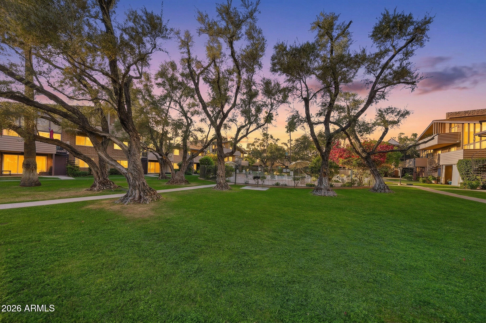 10 W NORTHERN Avenue 2