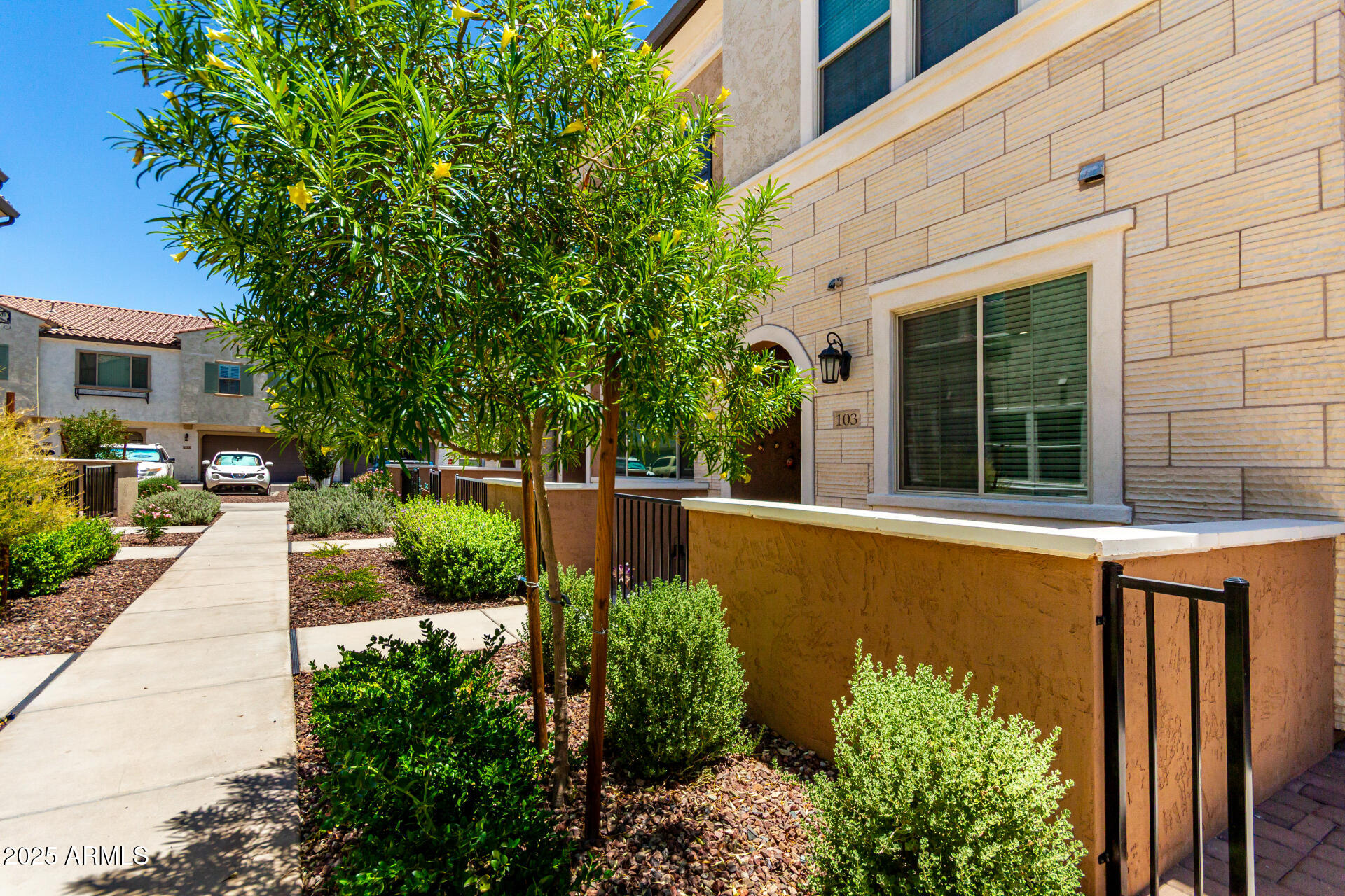 1852 E CHELSEA Lane 103