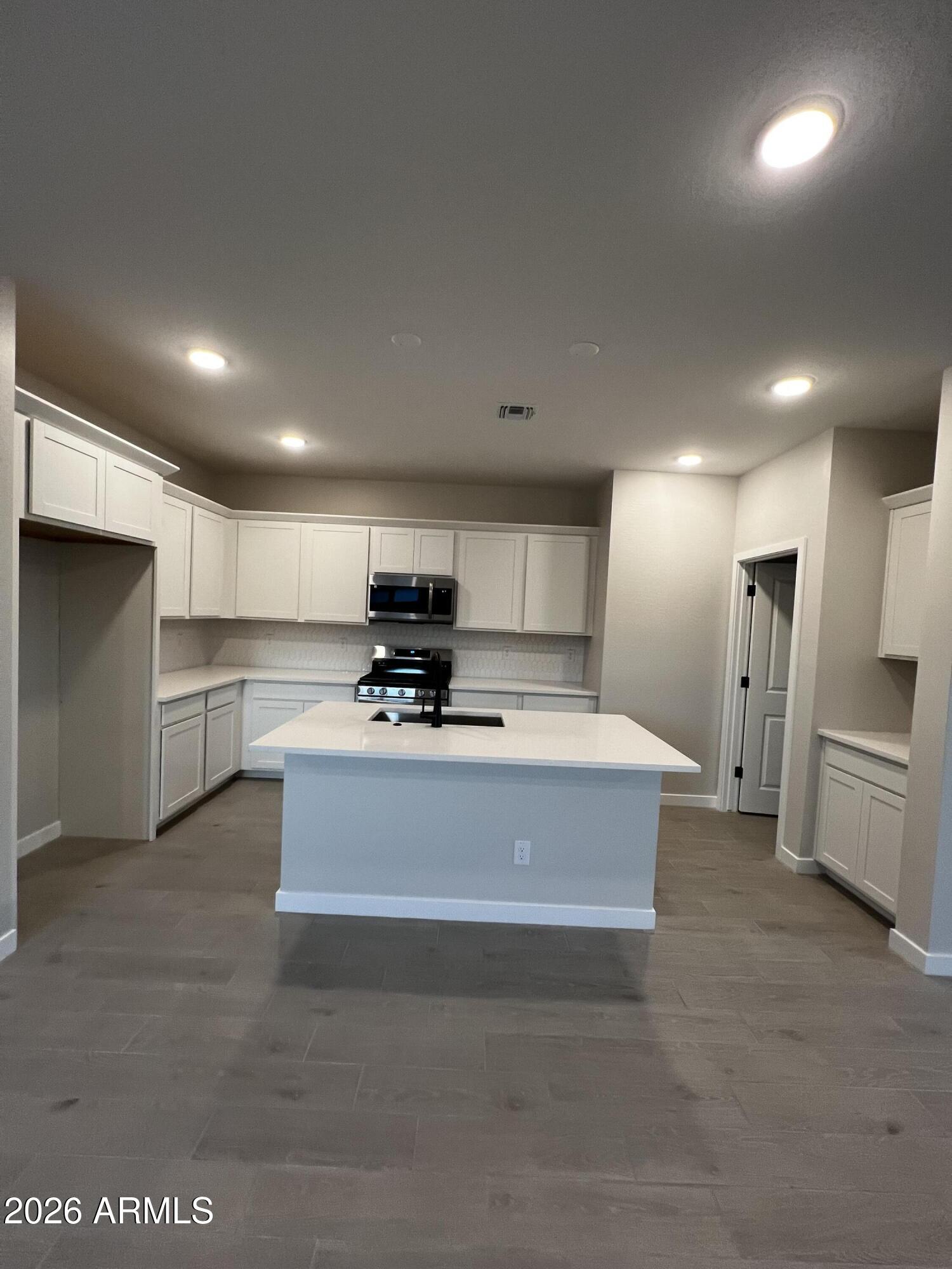 18193 W LUPINE Avenue