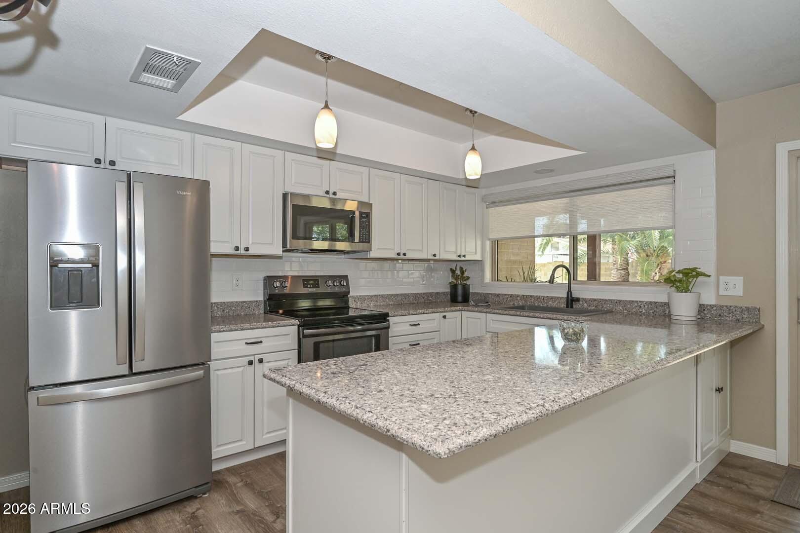 3957 W DESERT HILLS Drive