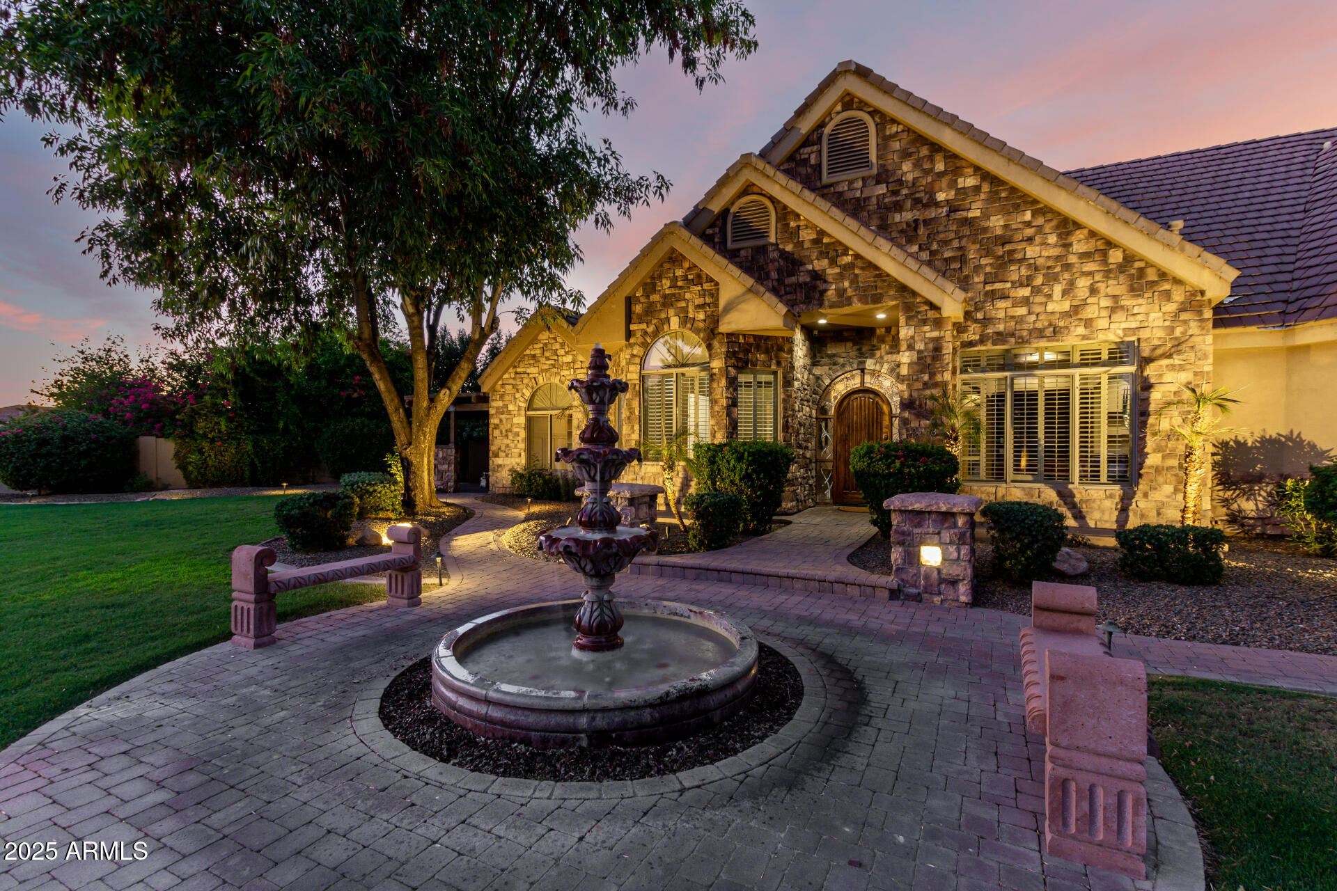 2558 E PAGE Court