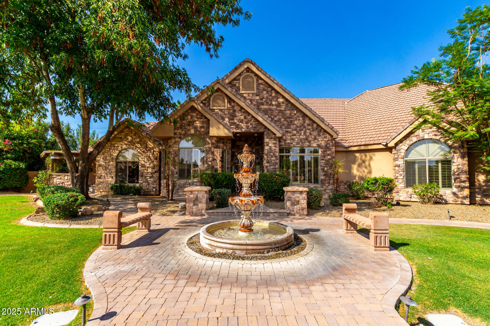 2558 E PAGE Court