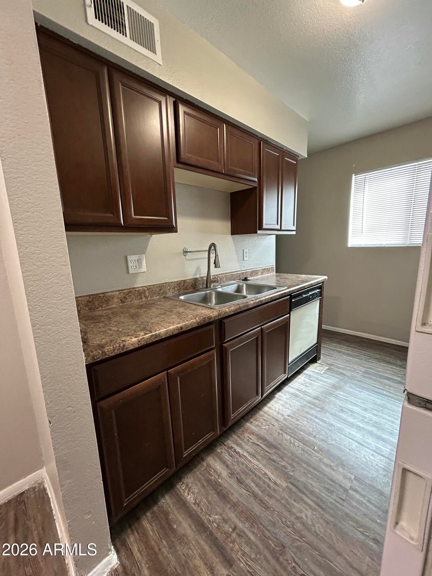 260 W 8TH Avenue 118