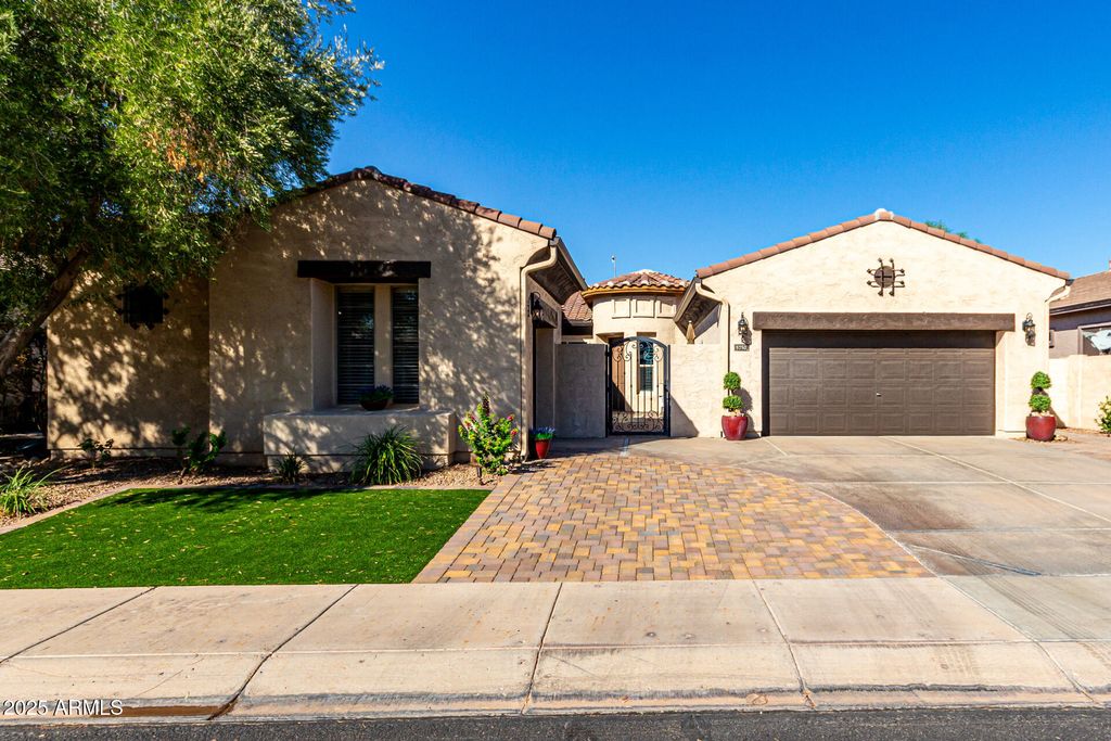 Photo of 5750 S Dragoon Drive, Chandler, AZ 85249 (MLS # 6926812)