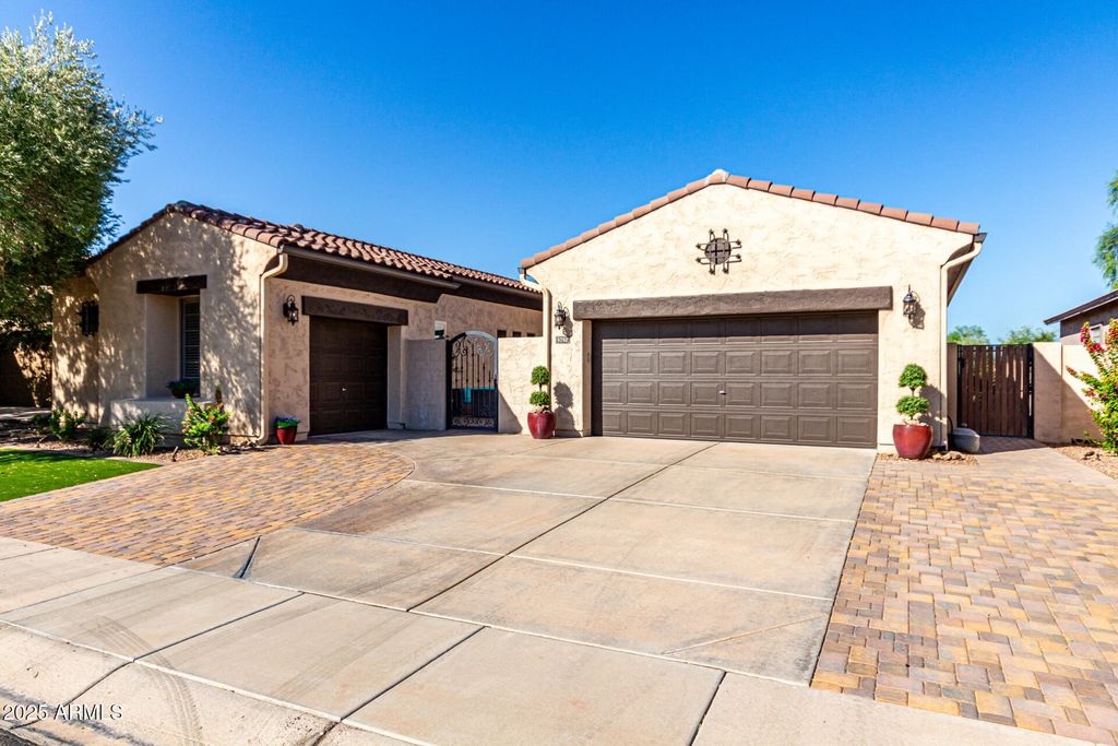 Photo of 5750 S Dragoon Drive, Chandler, AZ 85249 (MLS # 6926812)