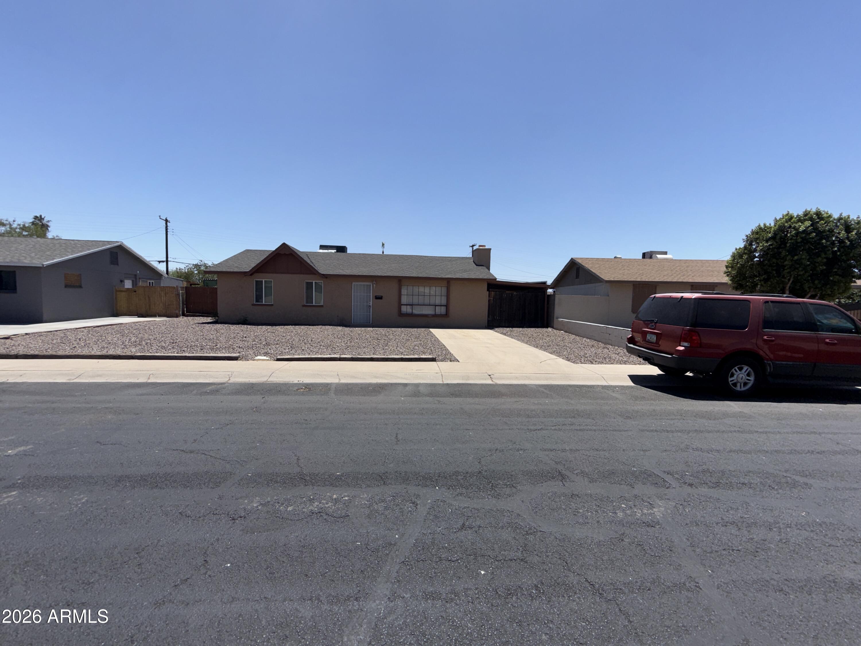 5929 W MULBERRY Drive