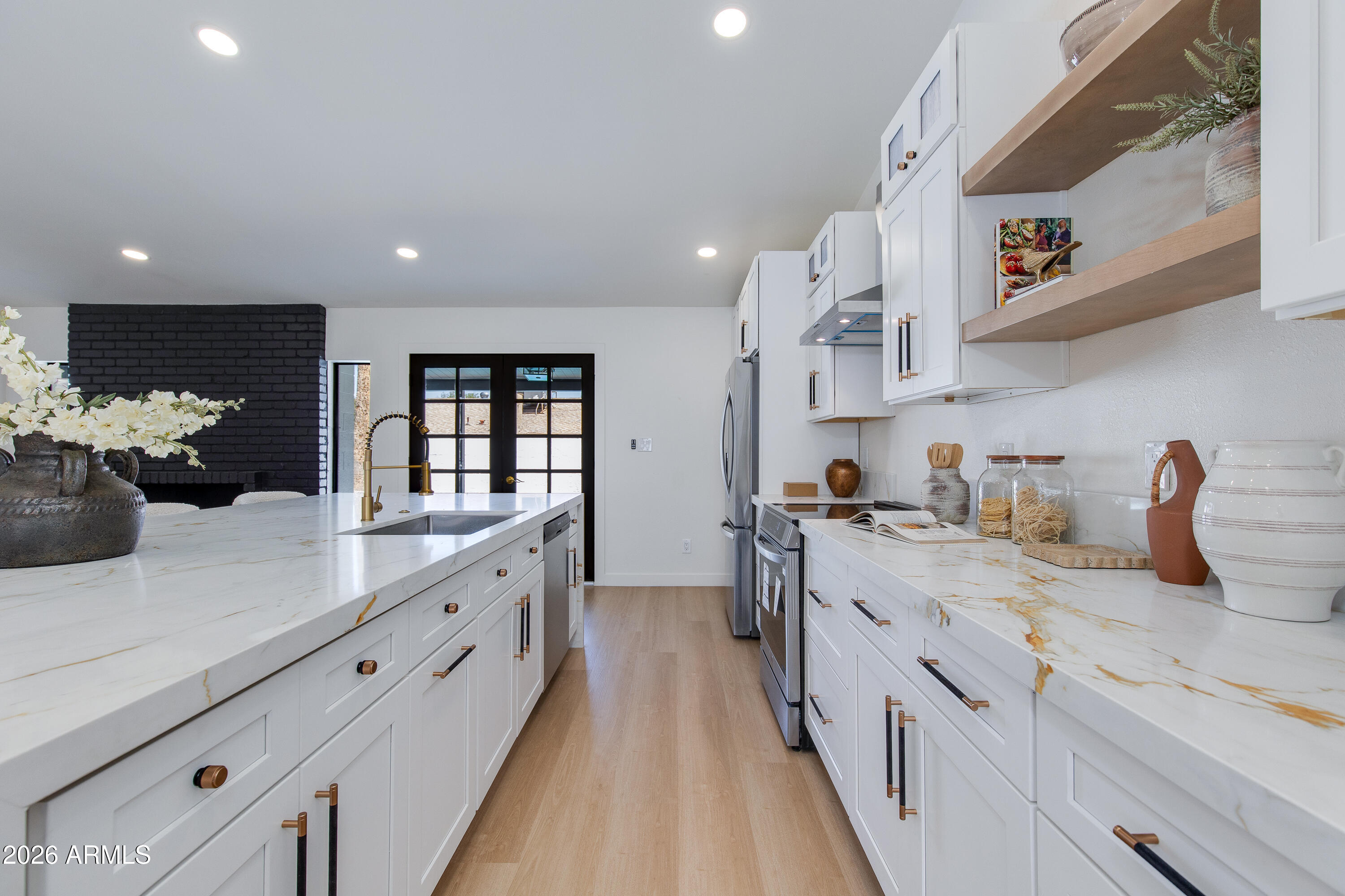 DESERT VISTA 6 - Residential