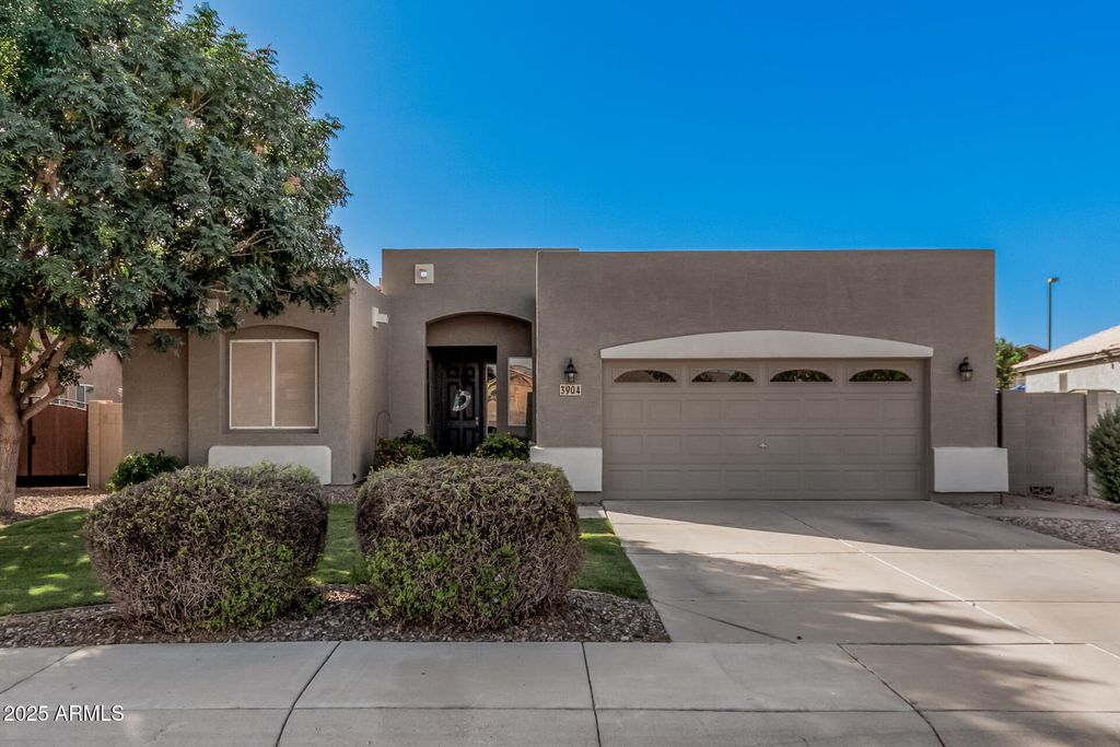 Photo of 3904 S Sinova Avenue, Gilbert, AZ 85297 (MLS # 6931438)