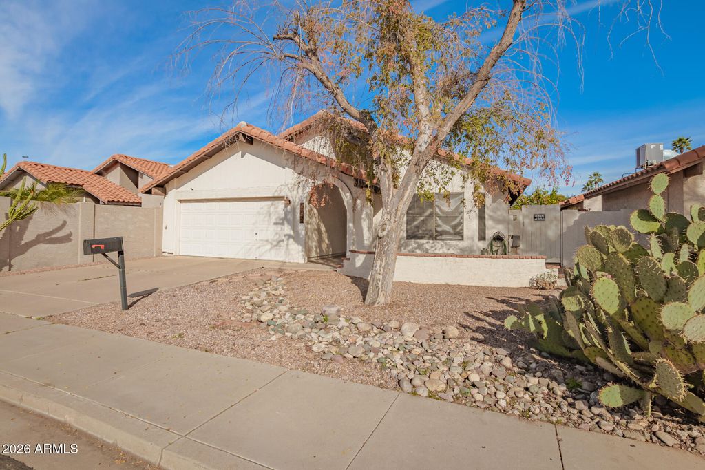 Photo of 2142 W Knowles Circle, Mesa, AZ 85202 (MLS # 6976891)