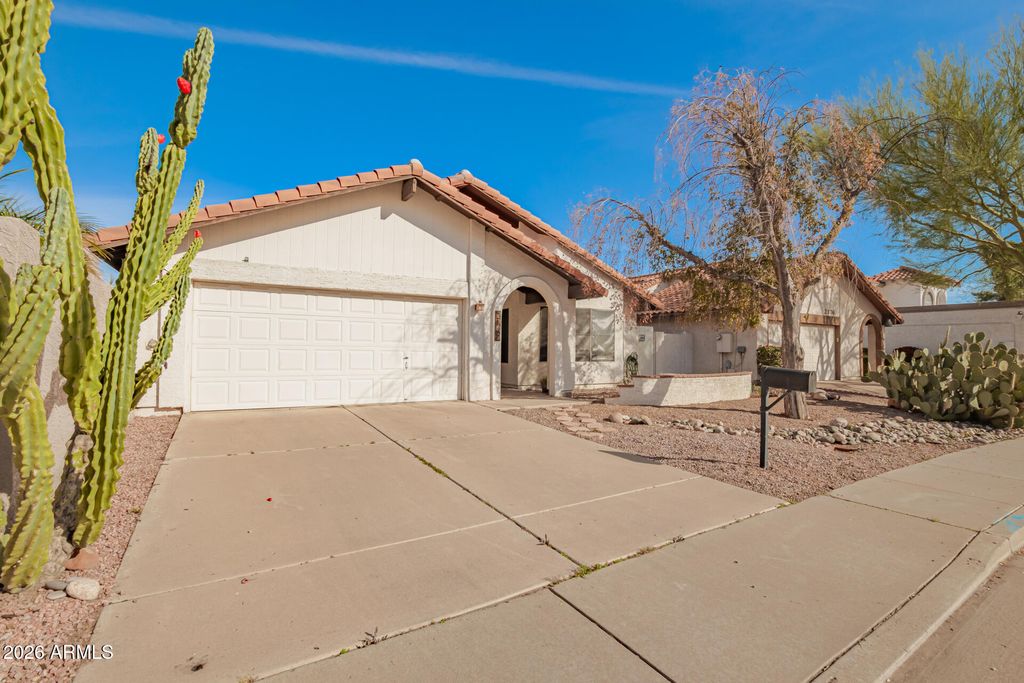 Photo of 2142 W Knowles Circle, Mesa, AZ 85202 (MLS # 6976891)