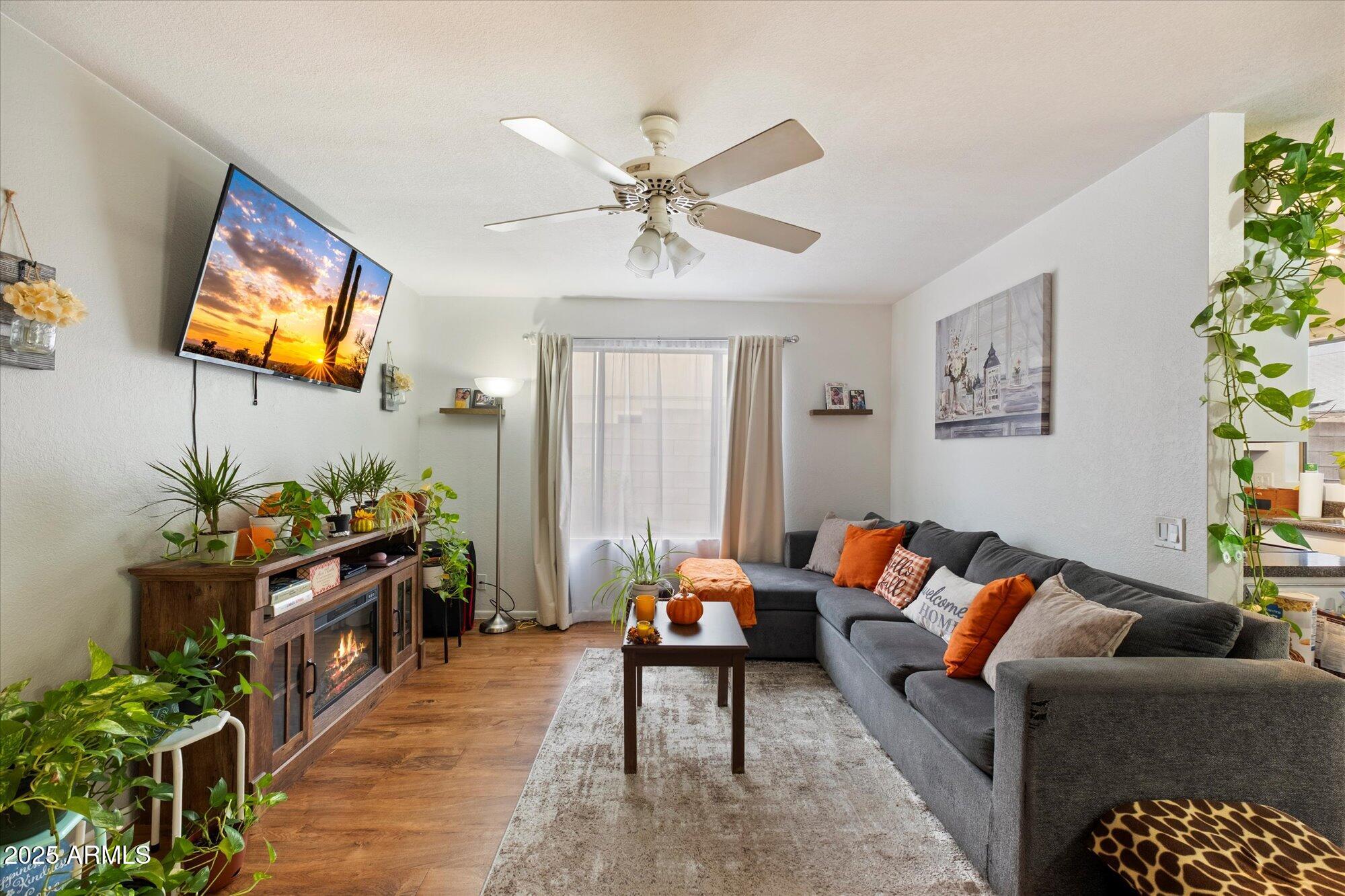 1910 E SANDRA Terrace