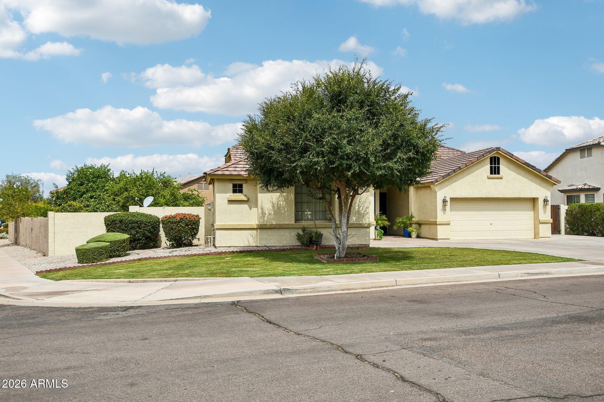 2801 E LINDRICK Drive