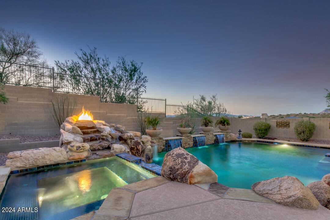 3749 W WHITEHAWK Court