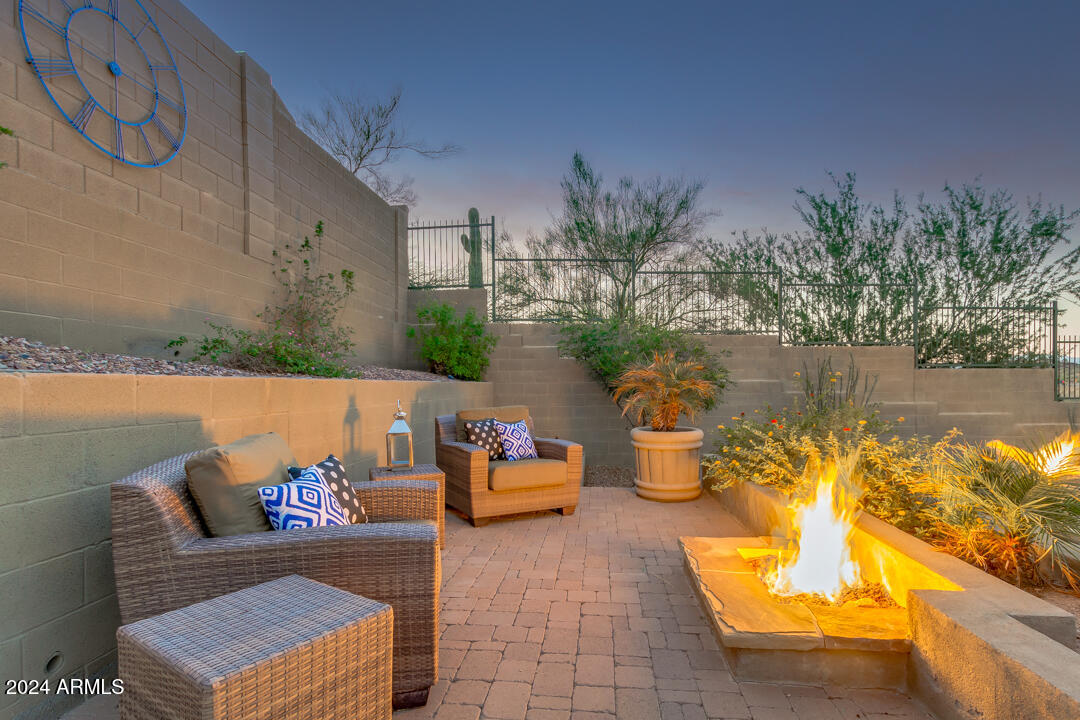 3749 W WHITEHAWK Court