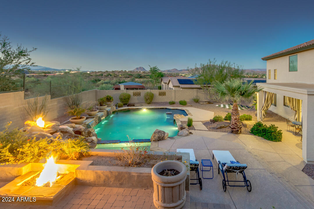 3749 W WHITEHAWK Court