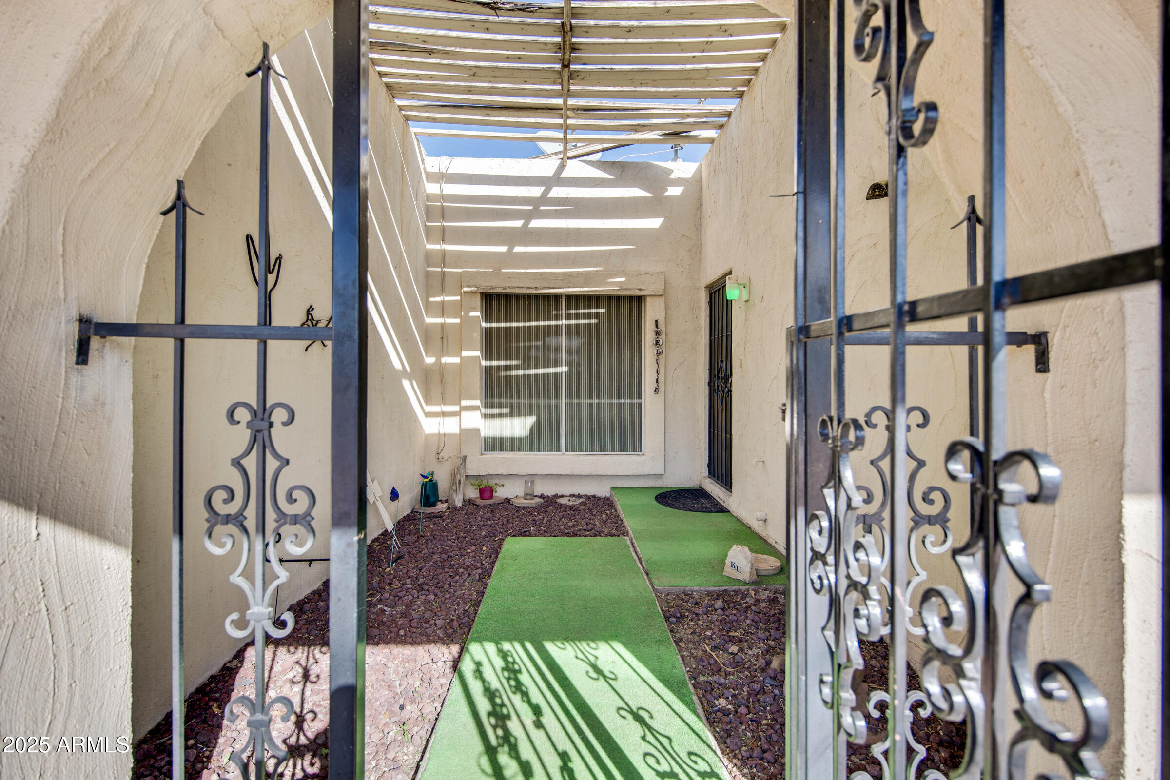 3673 S ROOSEVELT Street