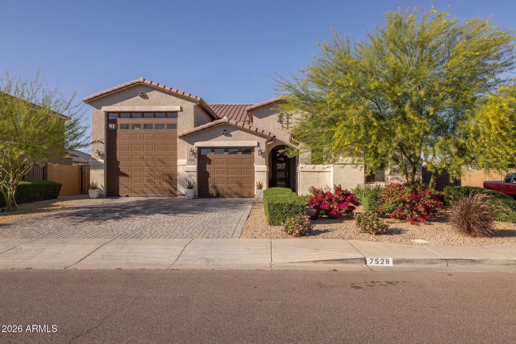 Photo of 7528 W Odeum Lane, Phoenix, AZ 85043 (MLS # 6998699)
