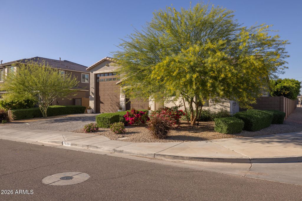 Photo of 7528 W Odeum Lane, Phoenix, AZ 85043 (MLS # 6998699)