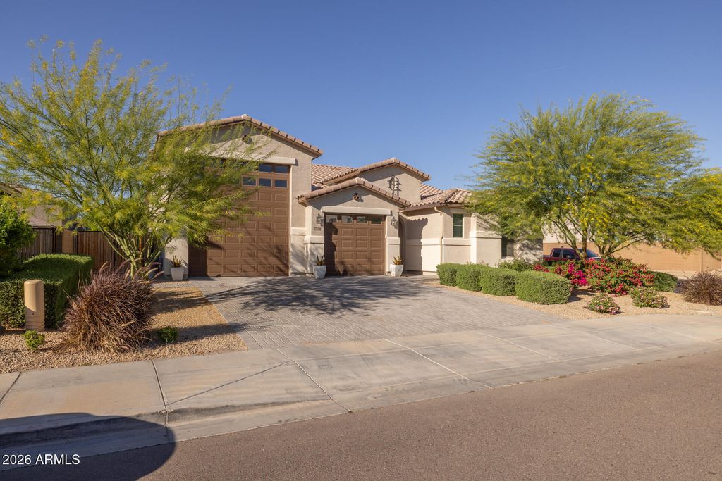 Photo of 7528 W Odeum Lane, Phoenix, AZ 85043 (MLS # 6998699)