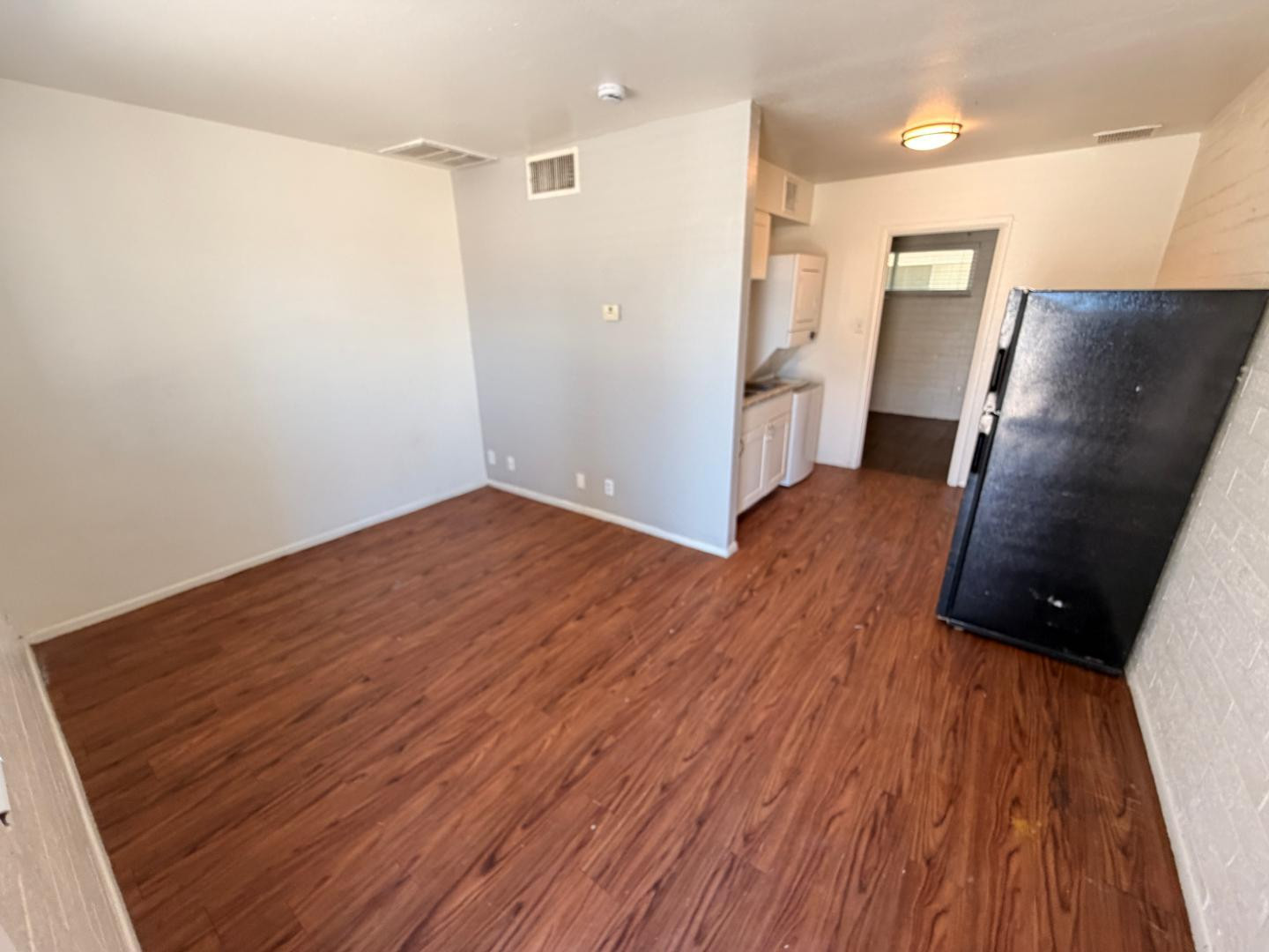 6802 W Glendale Avenue 14