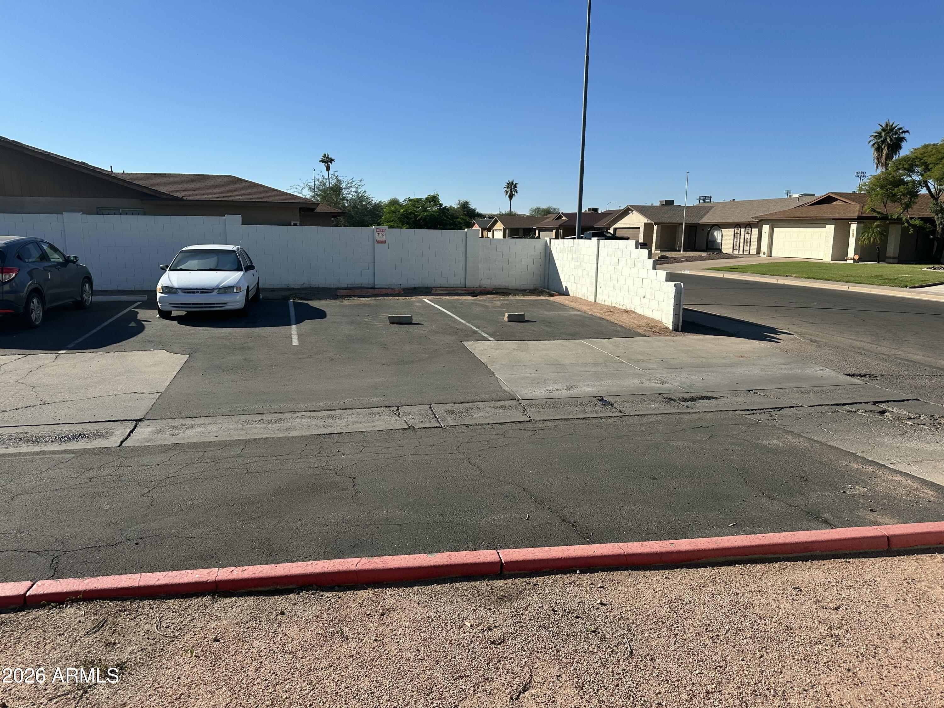 340 W UNIVERSITY Drive '-'
