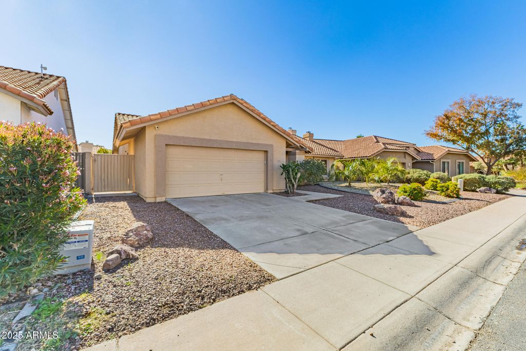 Photo of 1147 W Newport Beach Drive, Gilbert, AZ 85233 (MLS # 6957069)