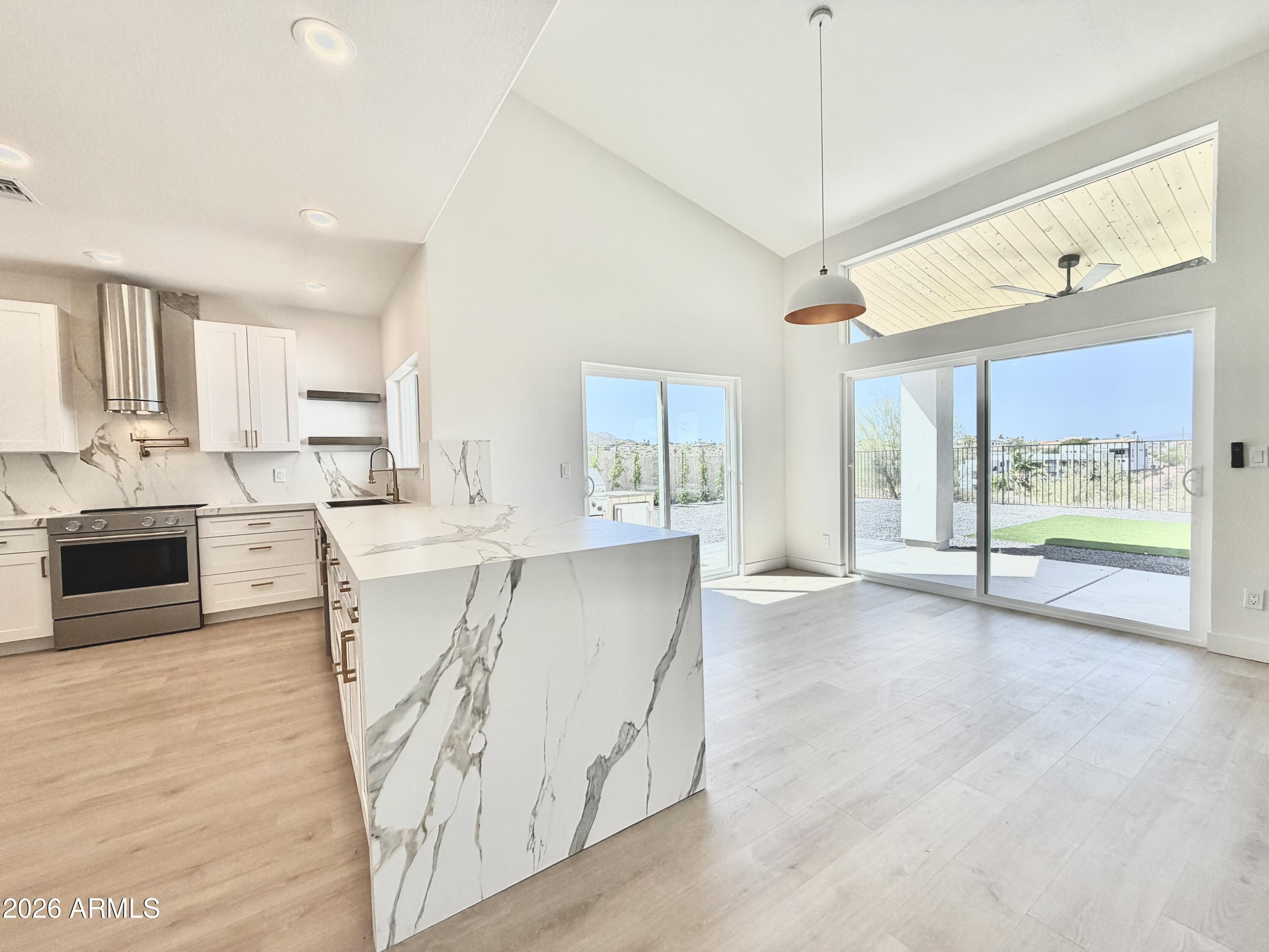 FOUNTAIN HILLS AZ FP 604C BLK 239 REPLAT - Residential