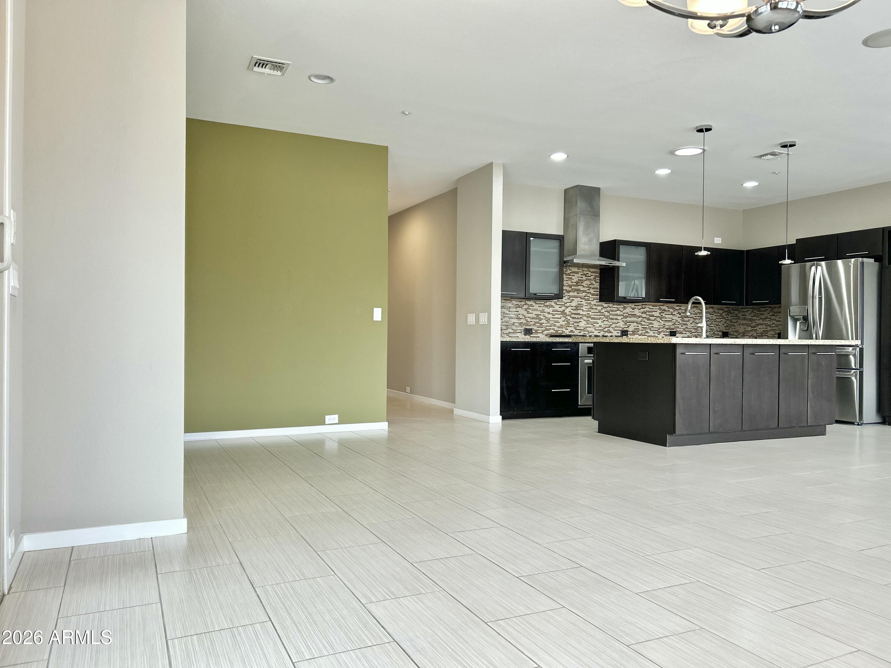 3510 E RAVENSWOOD Drive