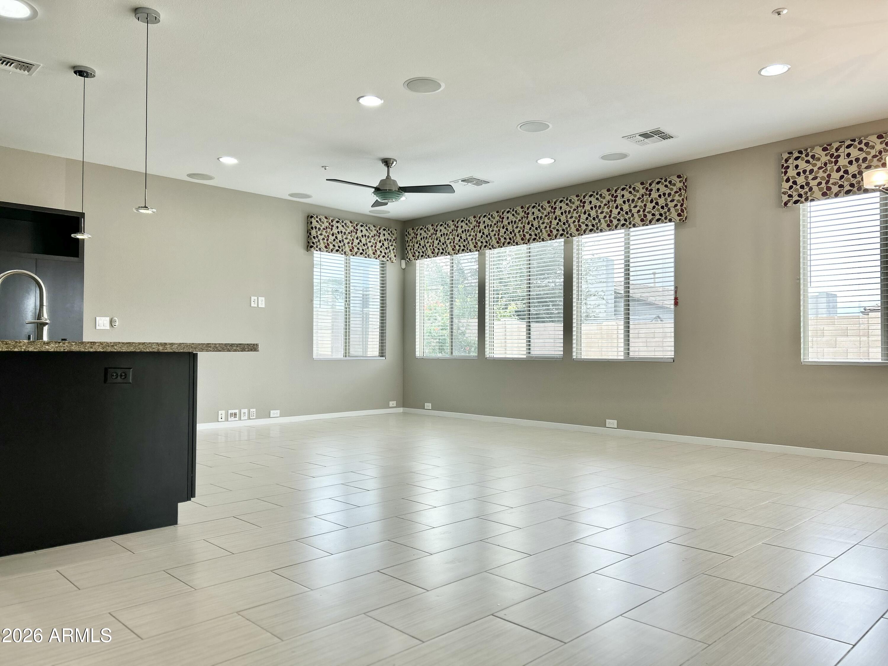 3510 E RAVENSWOOD Drive