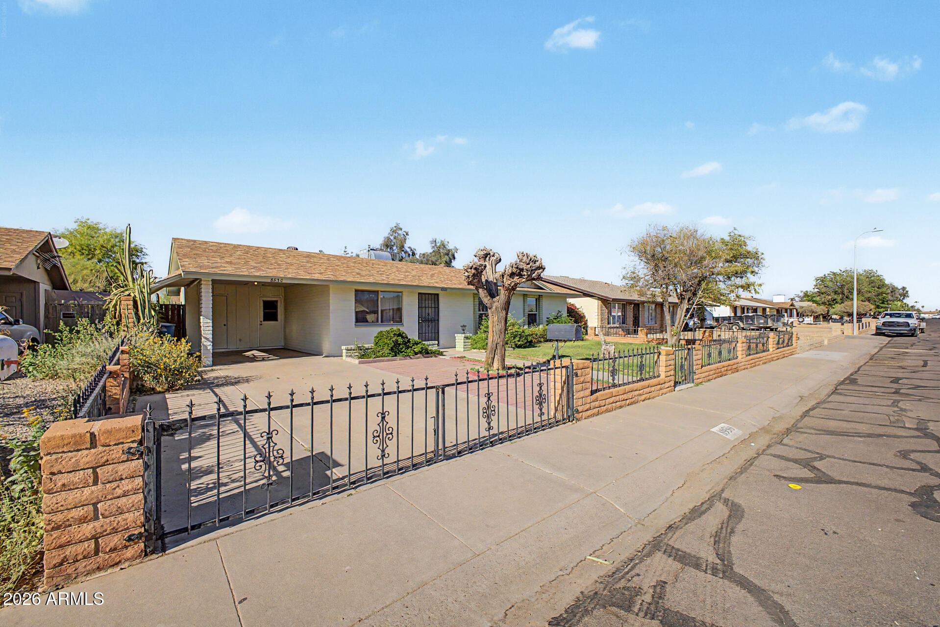 8930 W MONTECITO Avenue