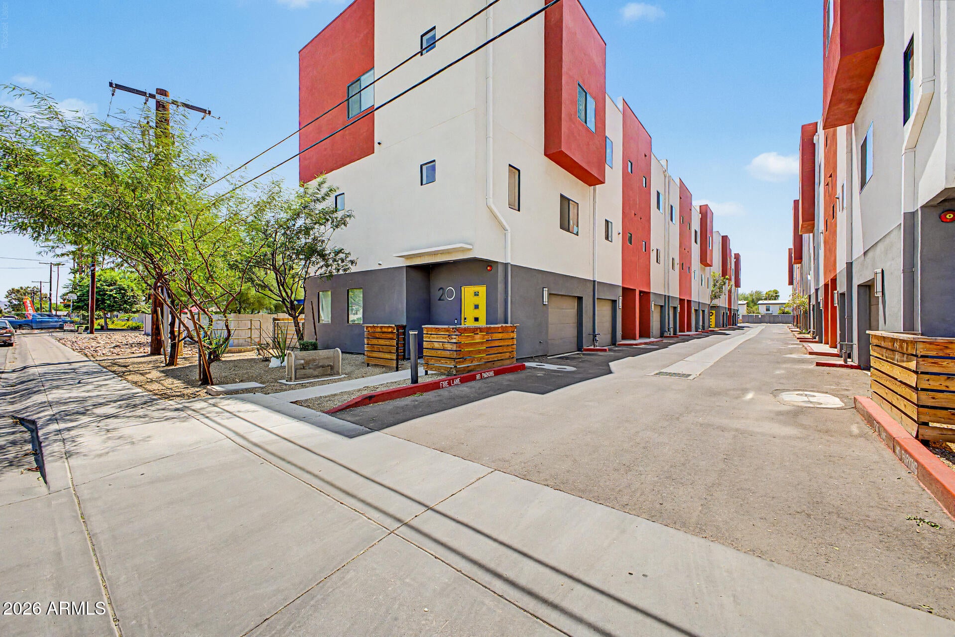 1617 W COLTER Street 20