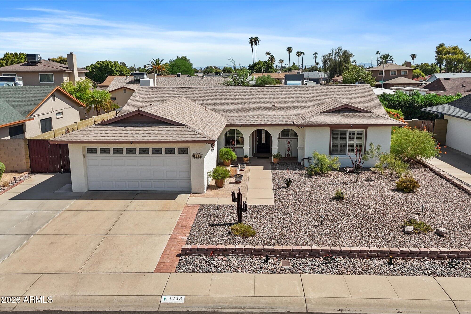 4933 W ONYX Avenue