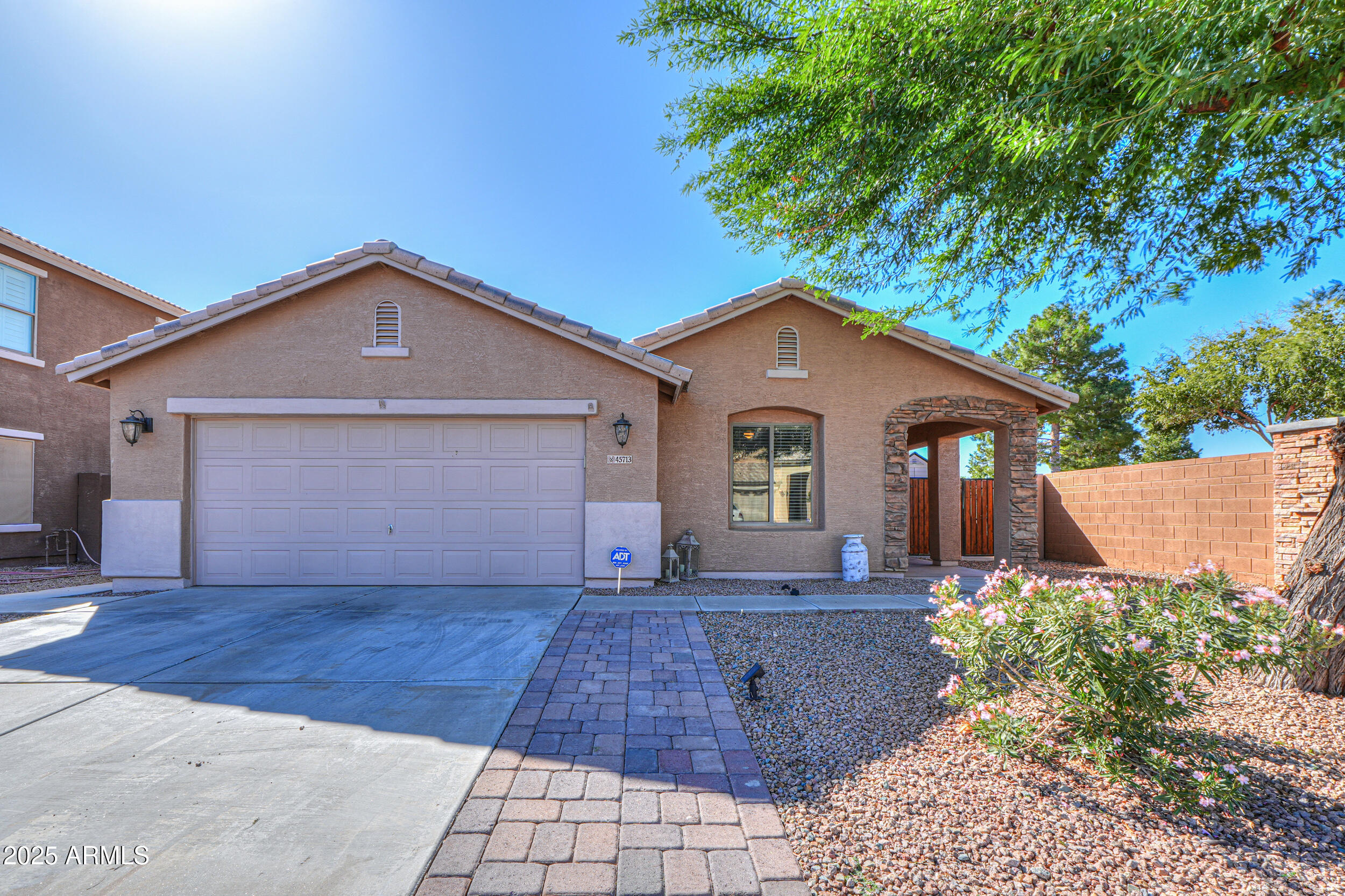 45713 W DUTCHMAN Drive