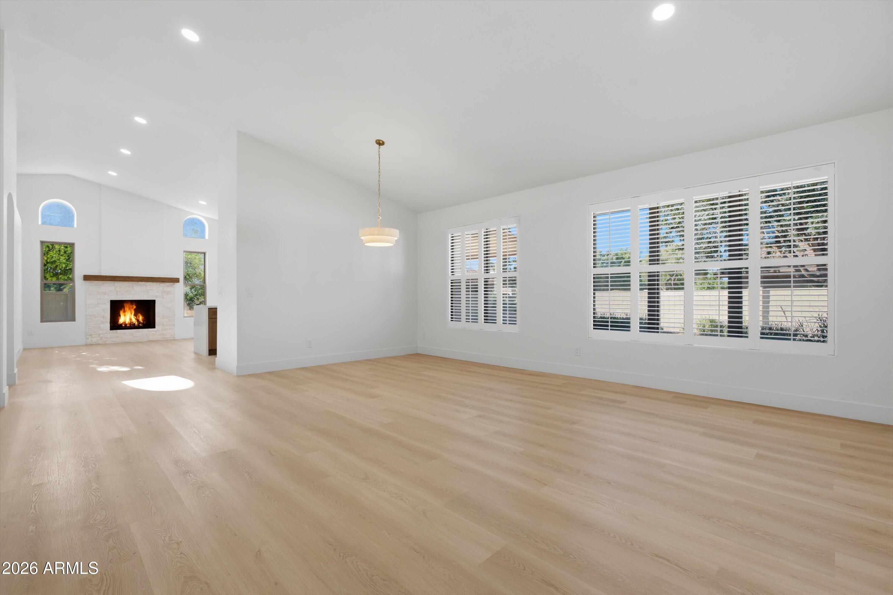 2405 W GREGG Drive