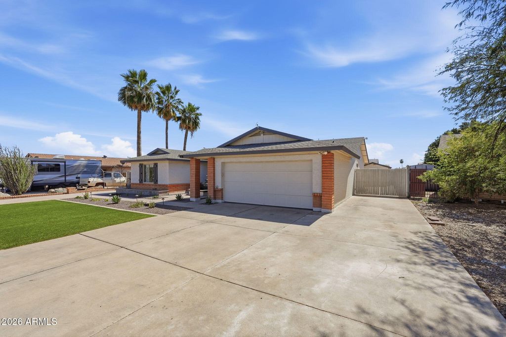 Photo of 2109 W Oraibi Drive, Phoenix, AZ 85027 (MLS # 6998400)