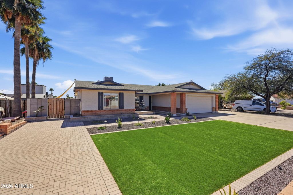Photo of 2109 W Oraibi Drive, Phoenix, AZ 85027 (MLS # 6998400)