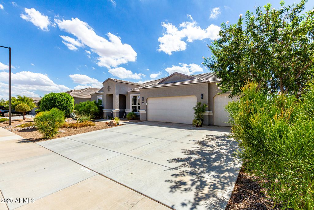 Photo of 13837 W Remuda Drive, Peoria, AZ 85383 (MLS # 6919118)