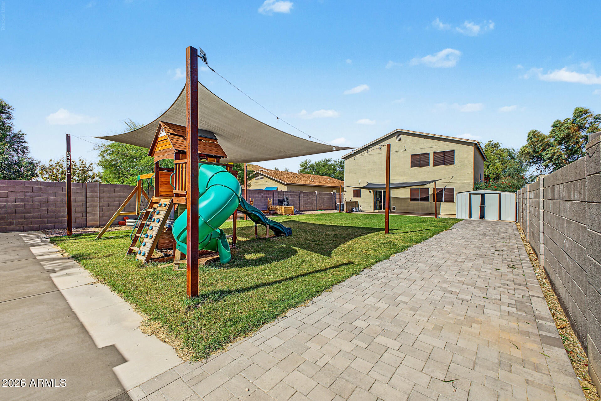 1237 E SILKTASSEL Trail