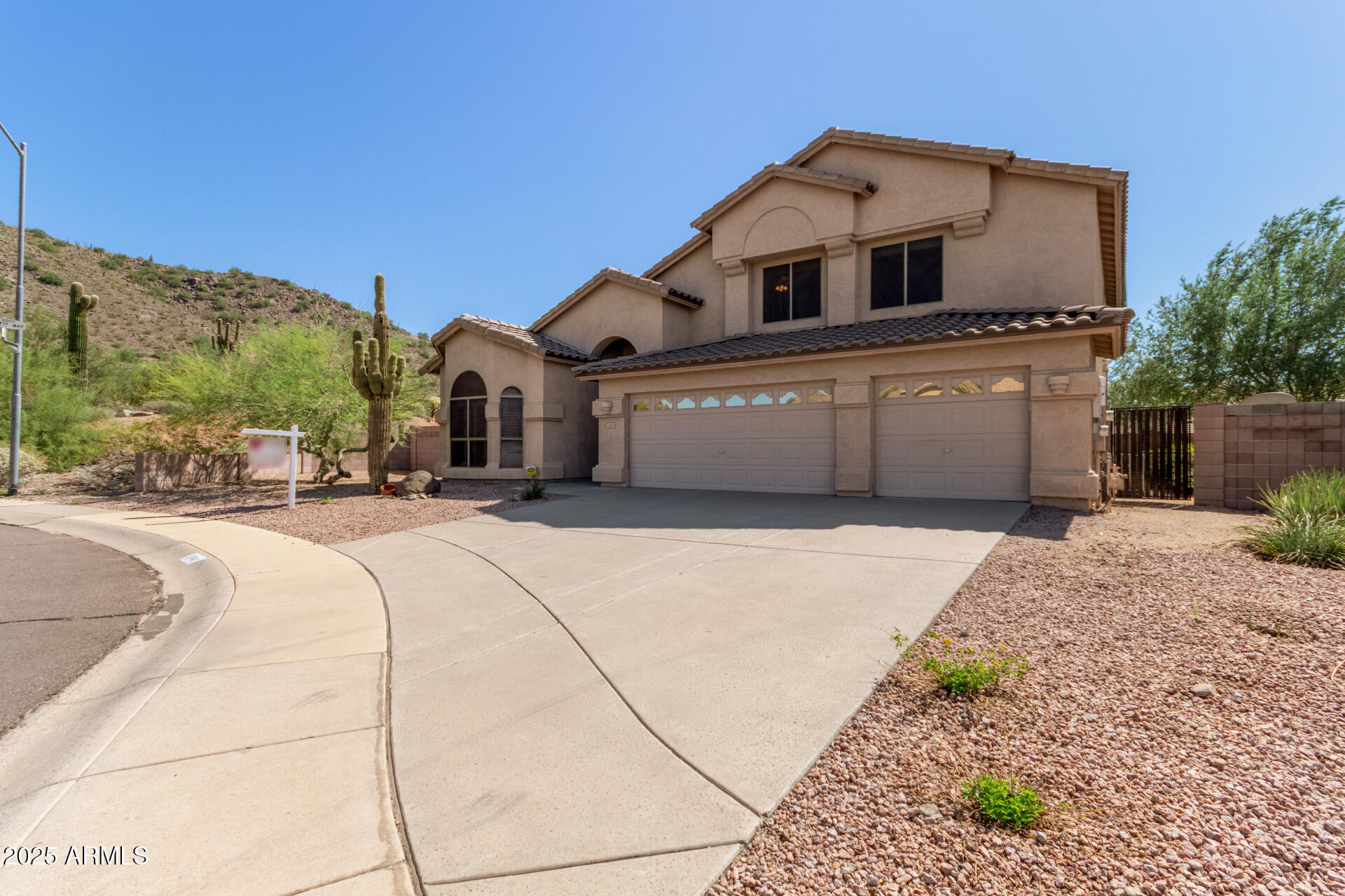 1741 E ROSS Avenue E