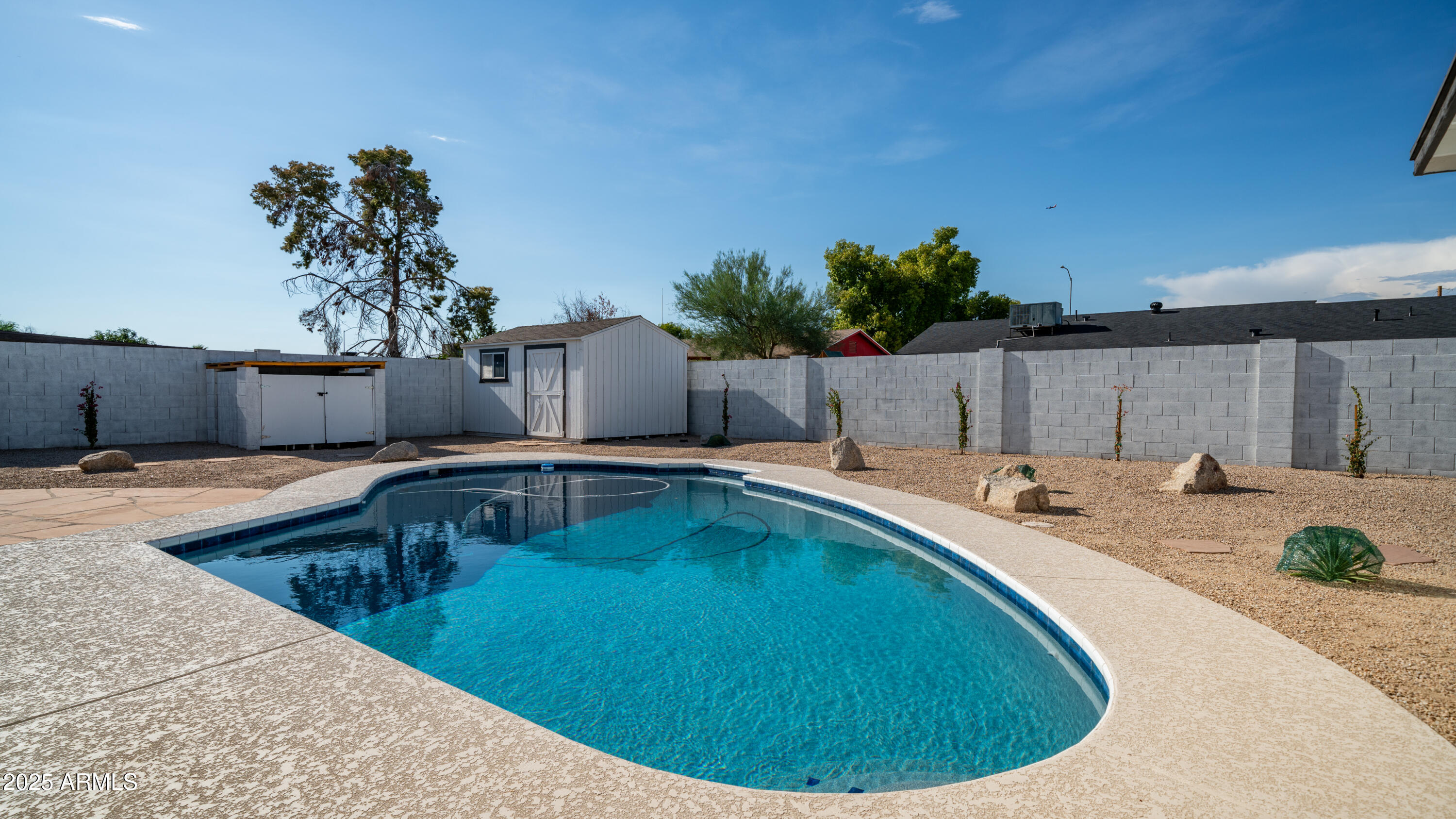 1642 W CAPRI Avenue
