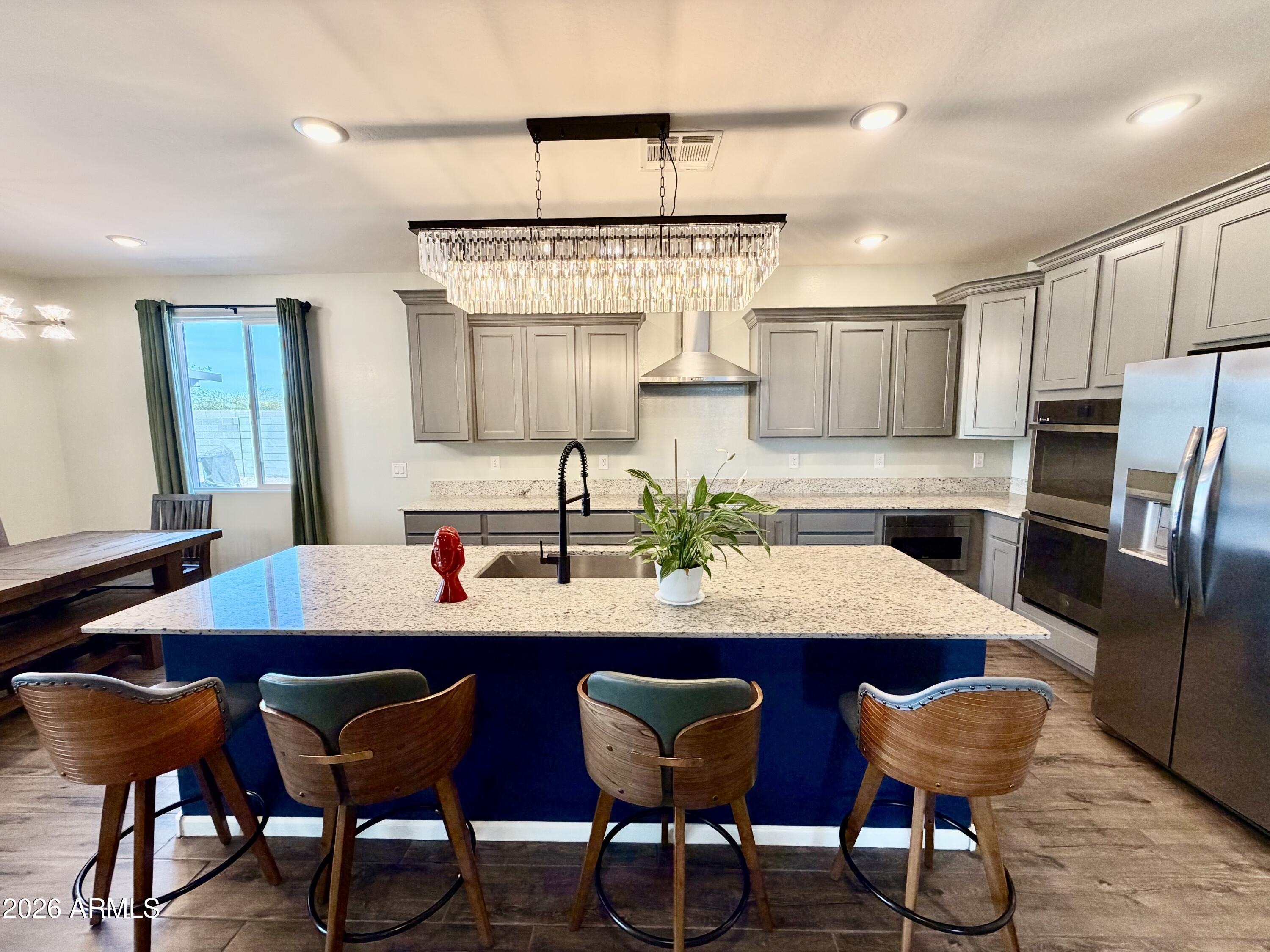 1194 E RIVERTON Place