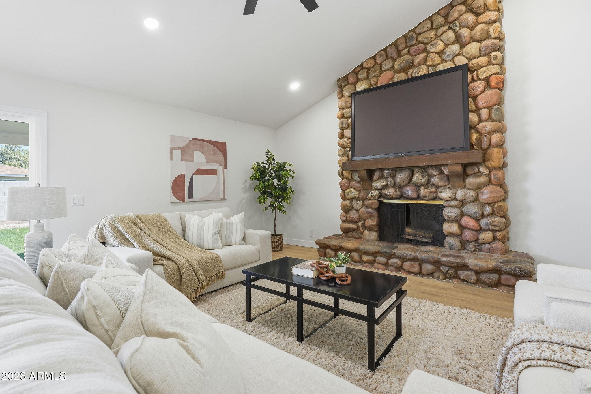 2452 E Juanita Avenue