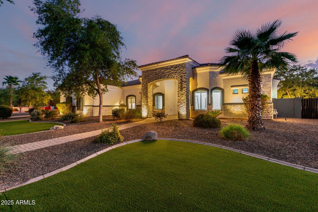Photo of 348 S Park Grove Lane, Gilbert, AZ 85296 (MLS # 6917007)