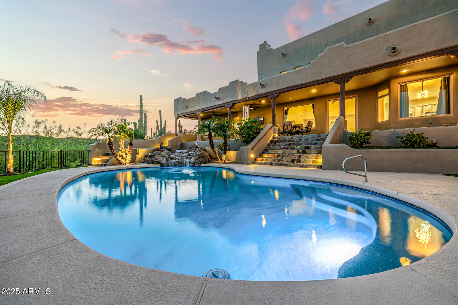 1815 W SENTINEL ROCK Road