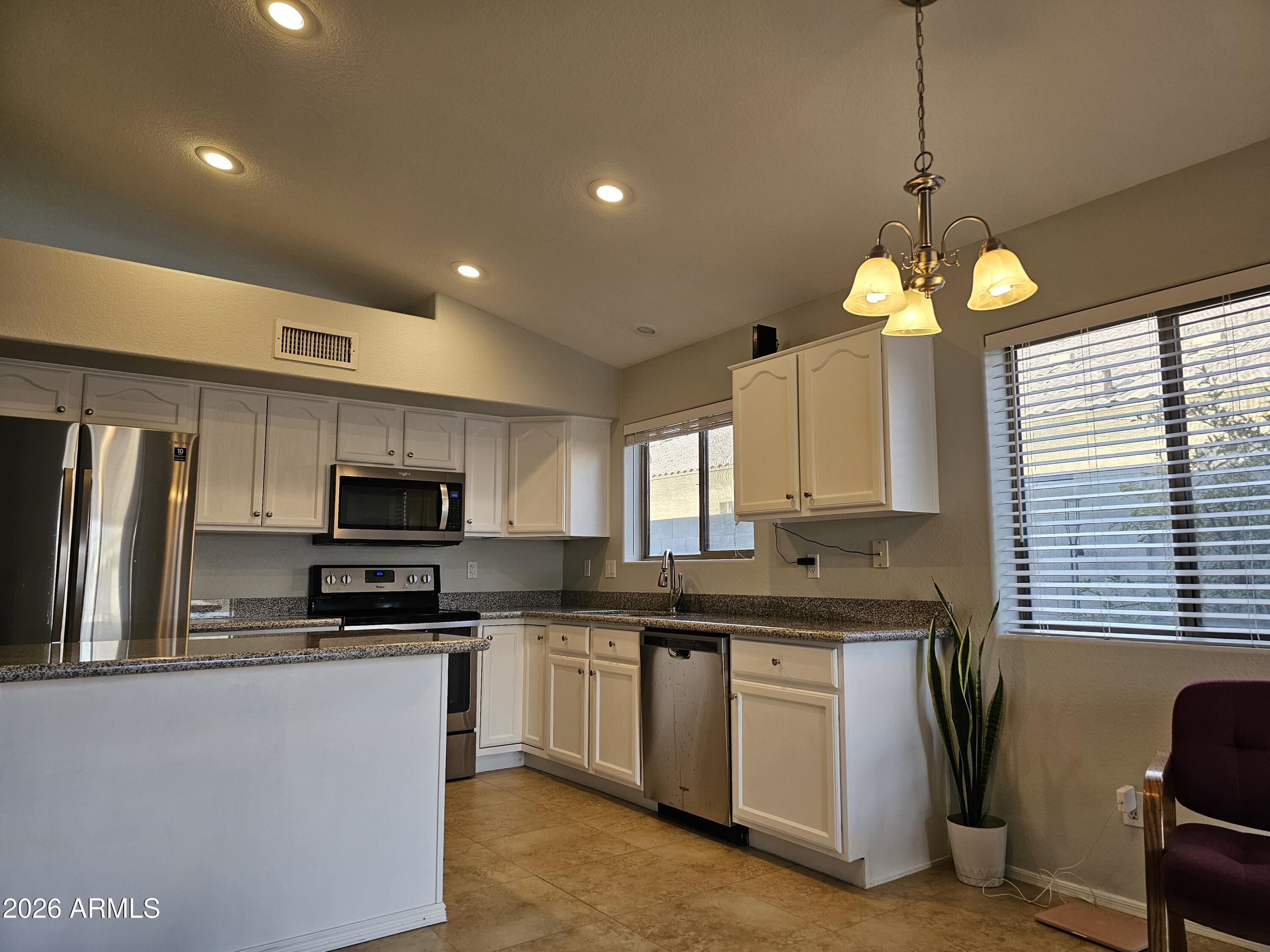 1605 W GERONIMO Street