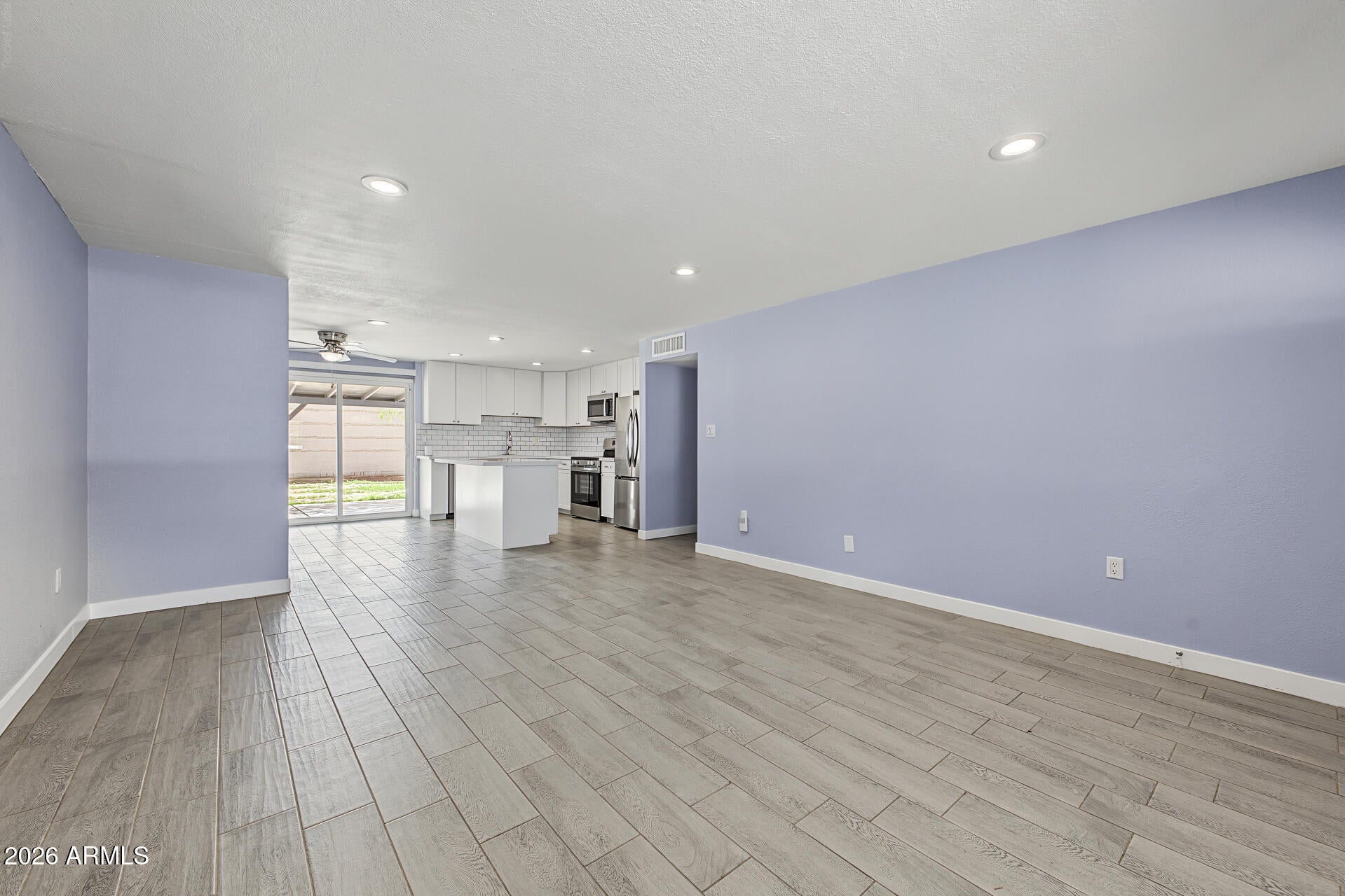 1733 W VOLTAIRE Avenue