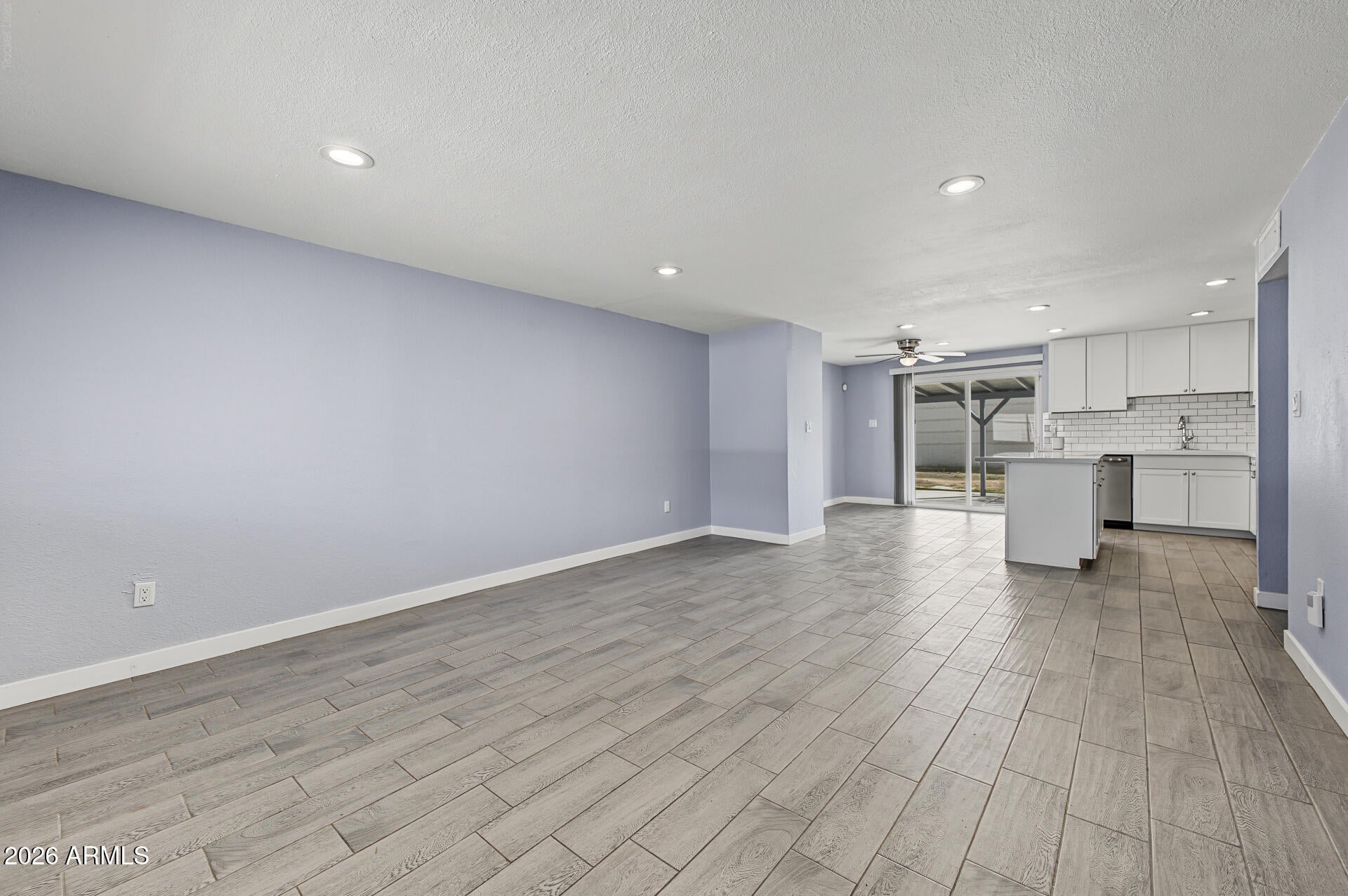1733 W VOLTAIRE Avenue