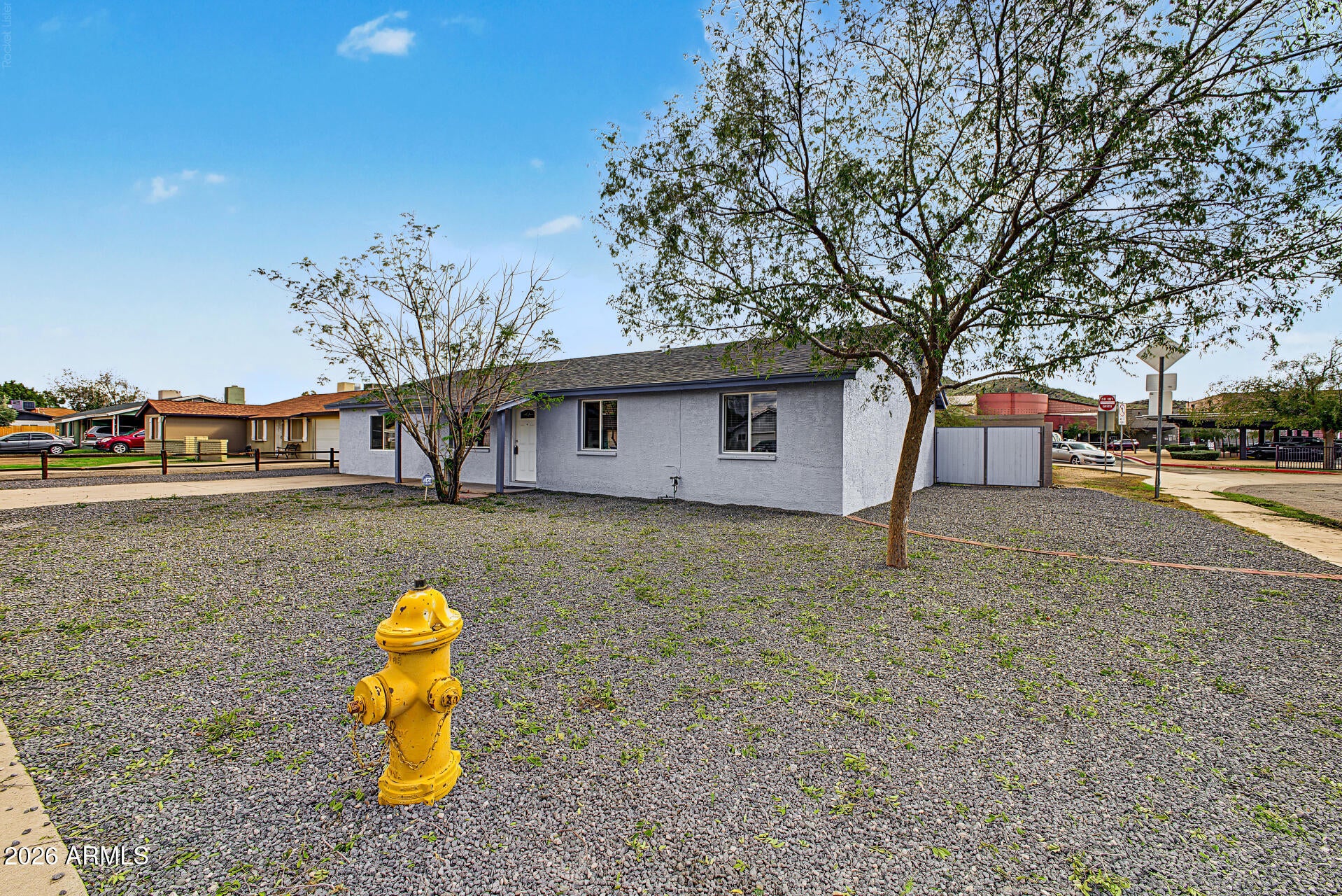 1733 W VOLTAIRE Avenue
