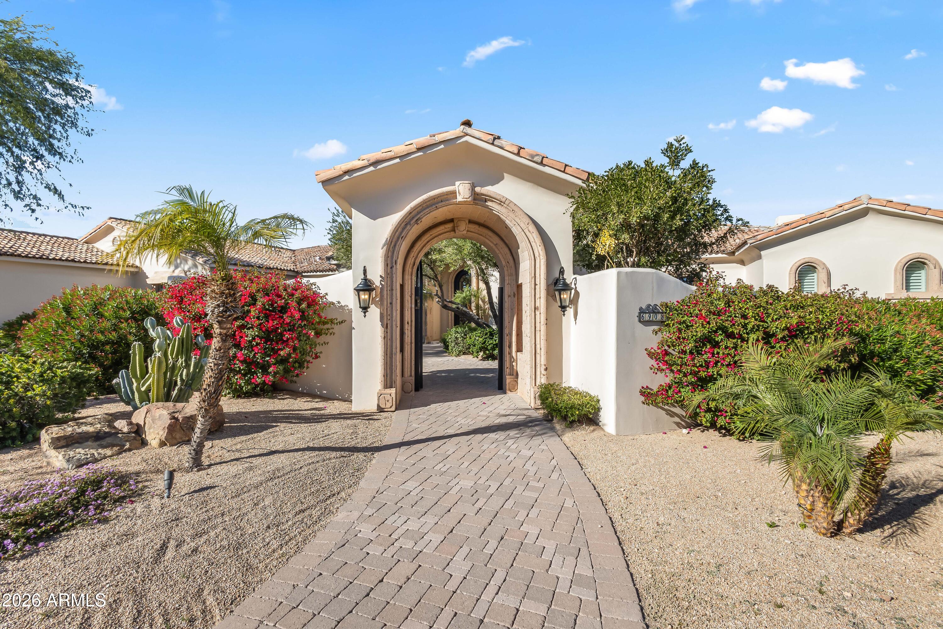 6908 E HUMMINGBIRD Lane